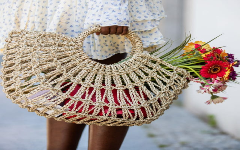 Straw Designer Handbags: How to Pick the Perfect One