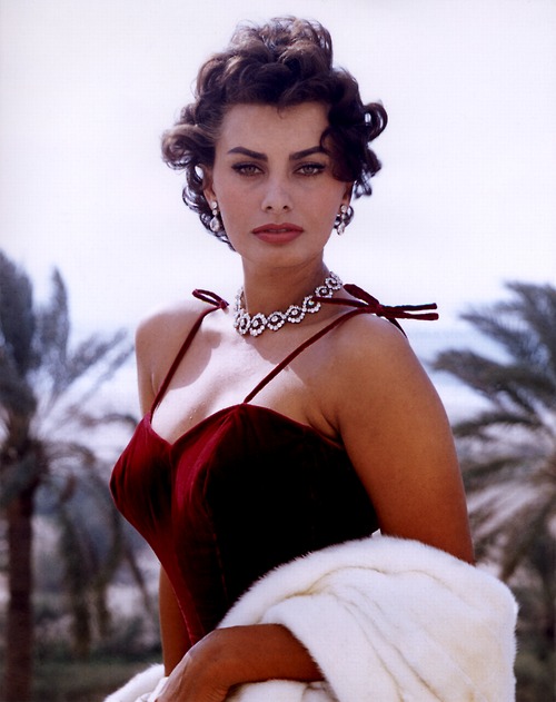 Sophia Loren Young: Check Out Her Amazing Early Photos, See How Stunning She Was Back Then!