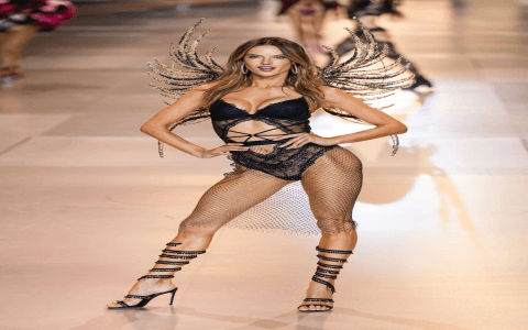 Candice Swanepoel, Alessandra Ambrosio, and Jasmine Tookes: See Their Hottest Runway Moments