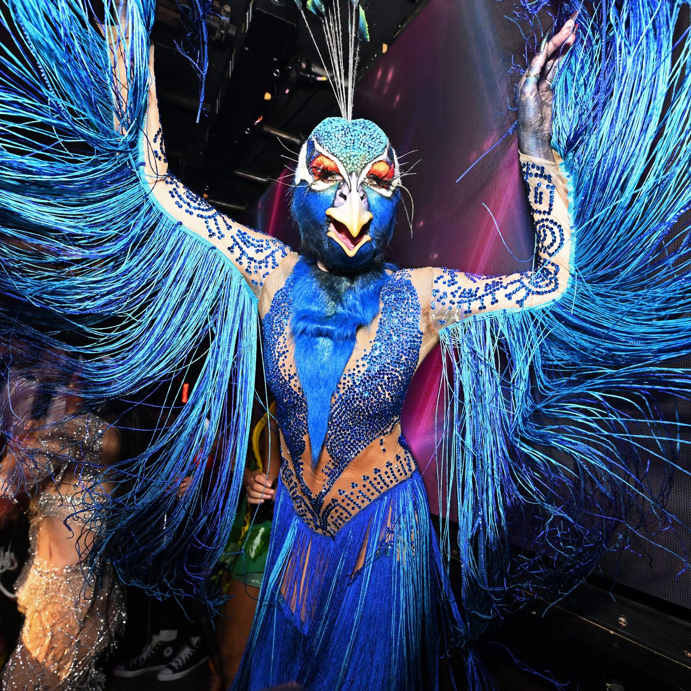 heidi klum peacock stunning everyone at halloween here is how to get the same