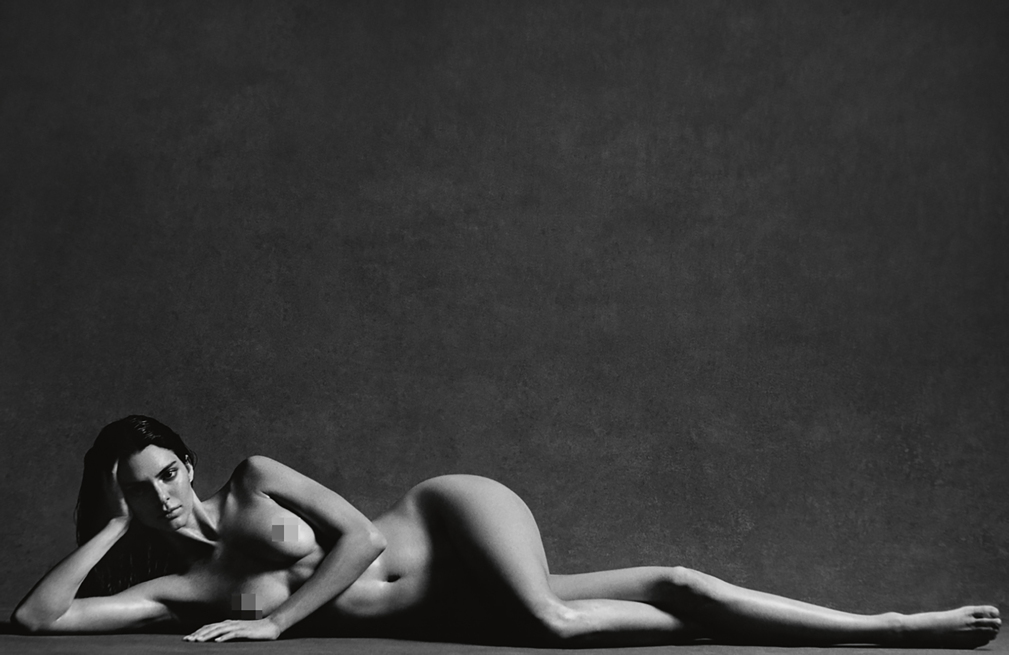 Kendall Jenner Naked Pictures Surface Online? Find Out the Details of the Controversy.