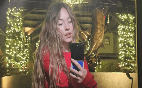 Sydney Sweeney Rocks Bikini: Fans Go Wild Over Beach Photos