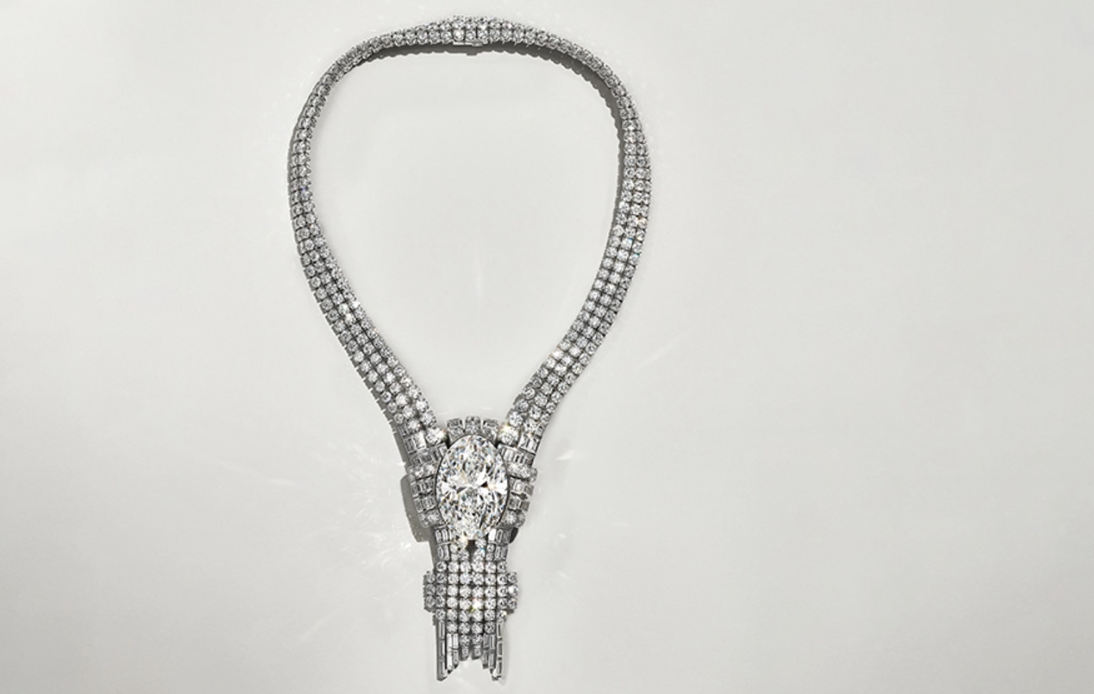 What makes the 1929 Worlds Fair necklace unique?  Simple guide to its special charm and lasting value!