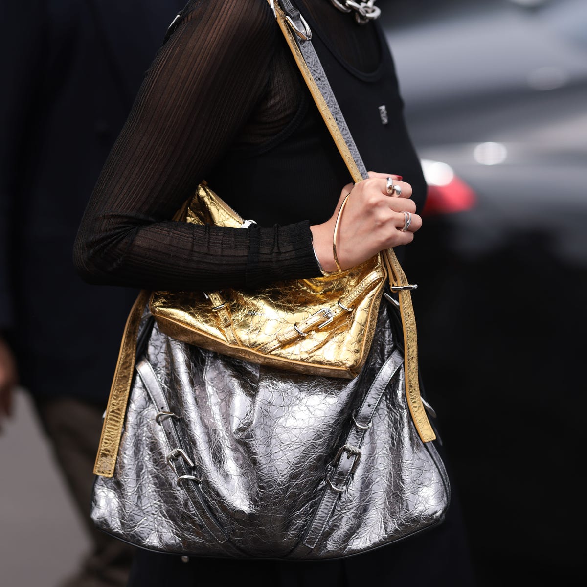 Chic Metallic Purses: Glam Up Your Look with These Stylish Bags