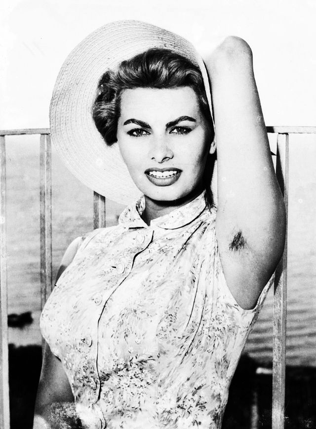 Sophia Loren Young: Check Out Her Amazing Early Photos, See How Stunning She Was Back Then!