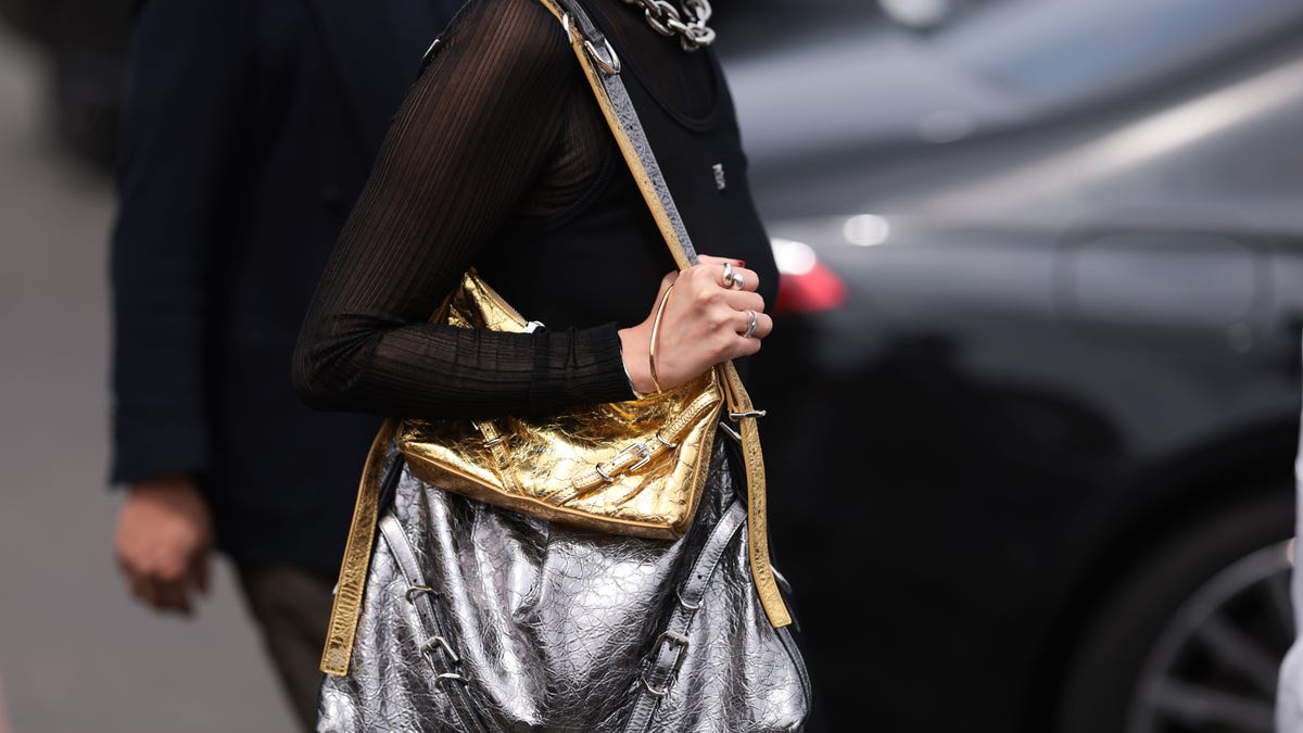 Chic Metallic Purses: Glam Up Your Look with These Stylish Bags
