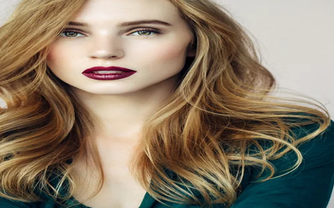 See Blonde Celebs Underarm: How They Always Look Good!