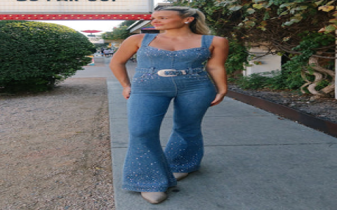 Women Jean Jumpsuit Fashion: How to Dress Up or Down and Accessorize Your Denim Look