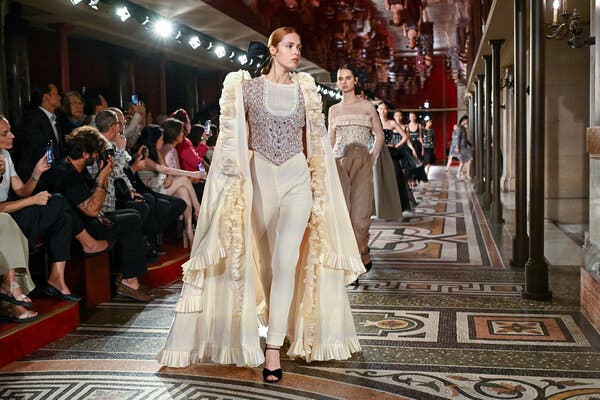 Need Chanel Pictures? See Our Top Picks! | Where to Find the Most Beautiful Chanel Images