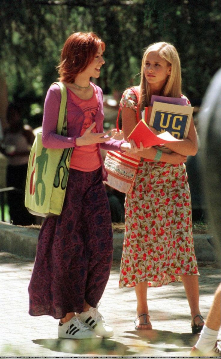 Willow Summers 90s Outfits:  Steal Her Style Secrets Now! Find Out How to Dress Like Willow Summers