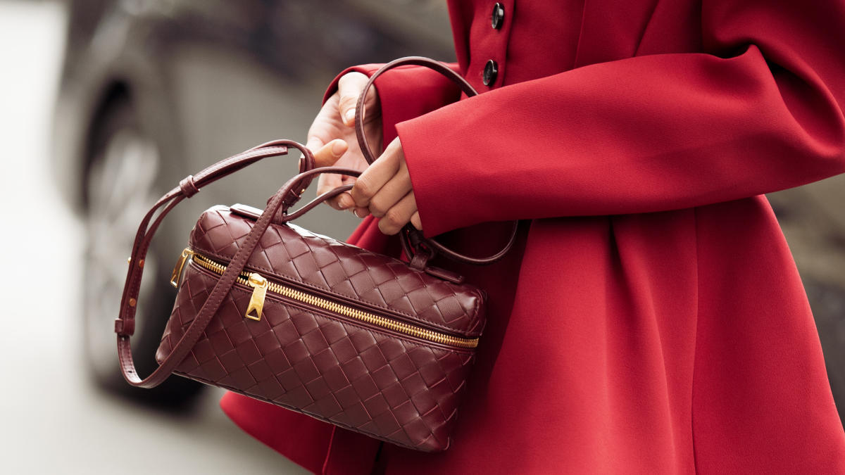 Red Shoulder Bag Designer Reviews and Recommendations from Fashion Experts and Bloggers