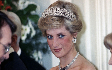 Intimate photos of Princess Diana with her family. You can see her happiest moments in these family portraits.