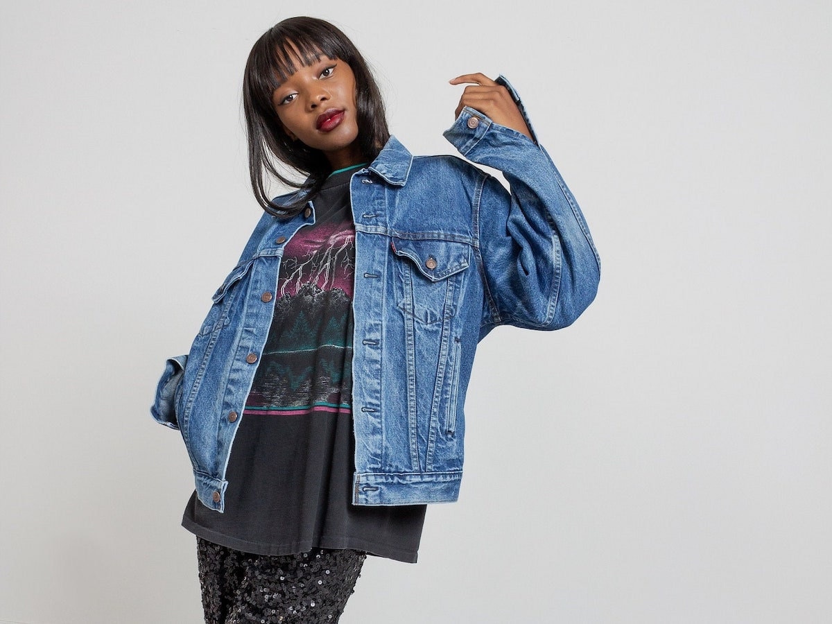 Get 1990s Street Style Fashion: Magazine or Catalogs for Outfit Ideas