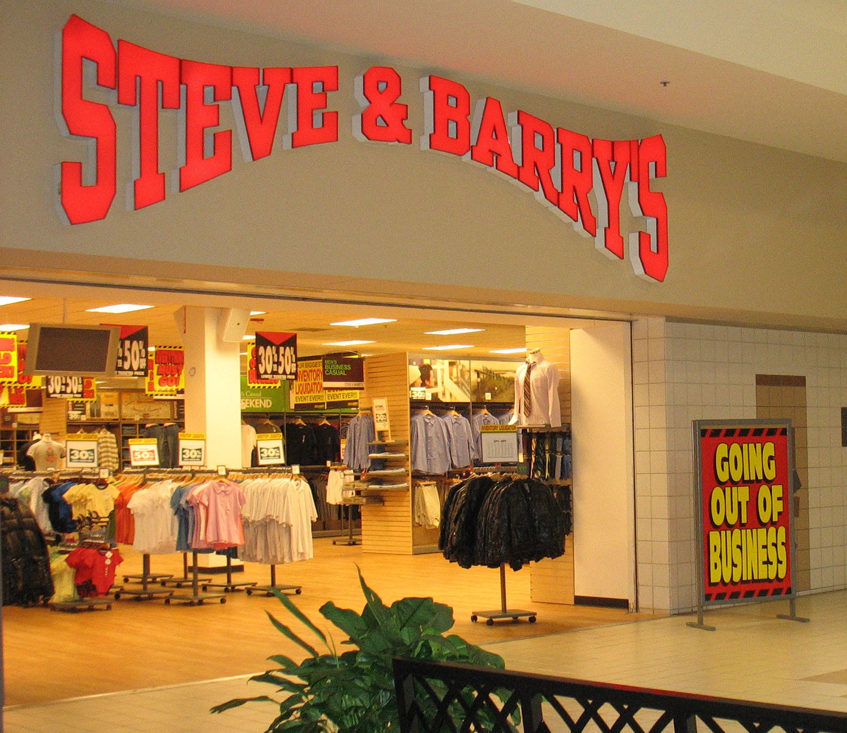 Steve and Barrys: What Happened and Why Did It Close Down?