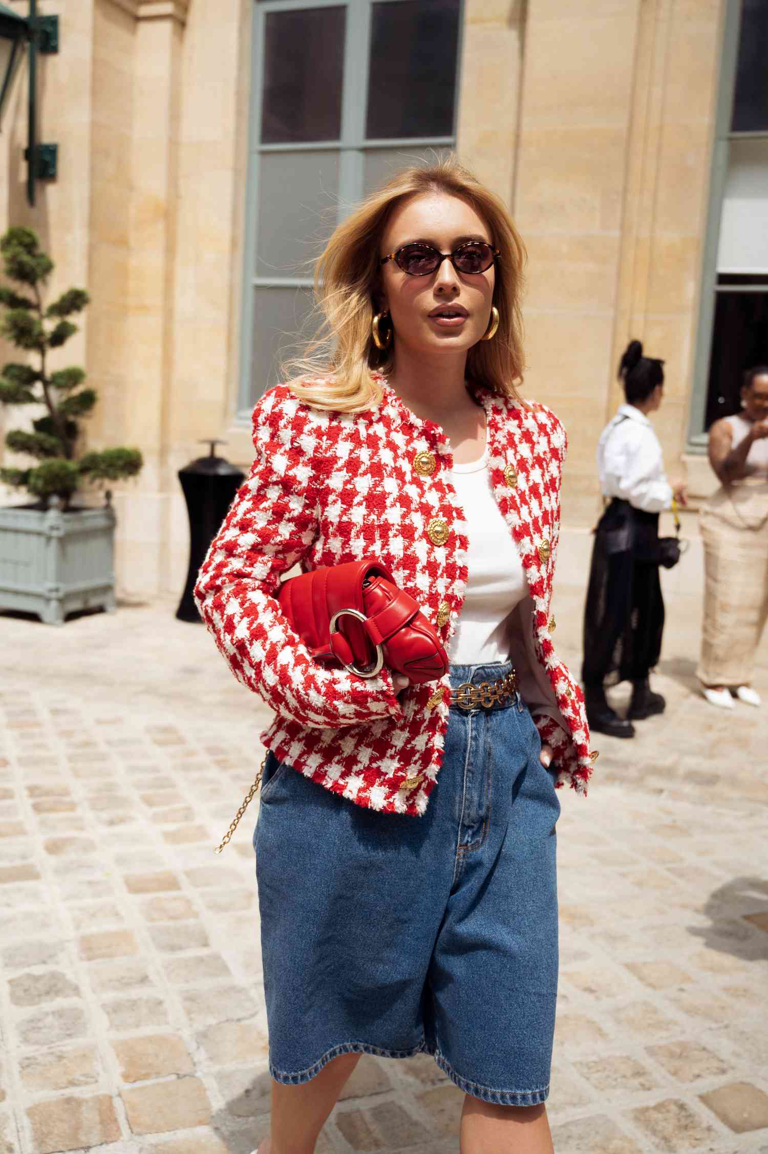 Gucci Short and Jacket Set: How to Rock This Trendy Look (Easy Guide)