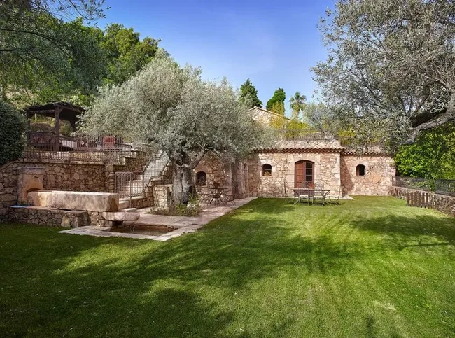 Johnny Depps French Rose Garden: Want To See Inside The Actors Garden In France