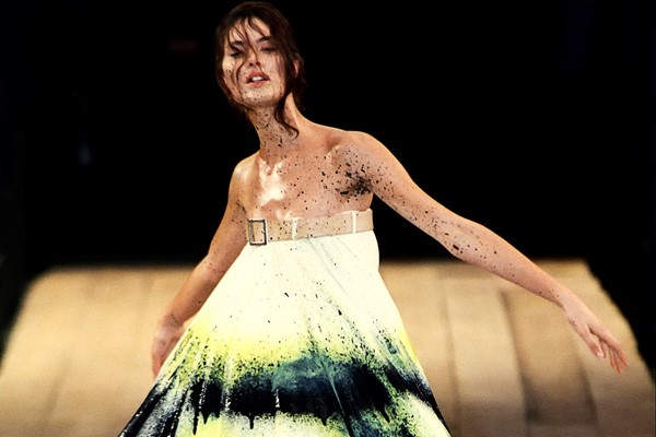 Runway Shalom Harlow: How She Changed the Fashion Modeling Game
