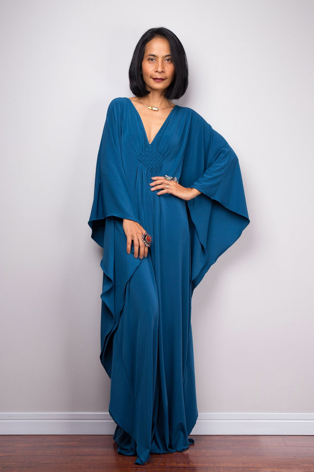 How to choose a kaftan dress? Tips for picking the perfect one for you.