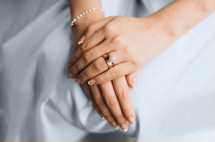 How to Wear Engagement Ring and Wedding Band: Simple Tips for Brides