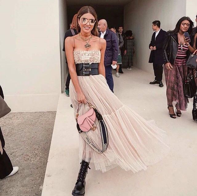 How to Style a Pink Dior Shoulder Bag? Get Inspired by These Fashionable Outfits