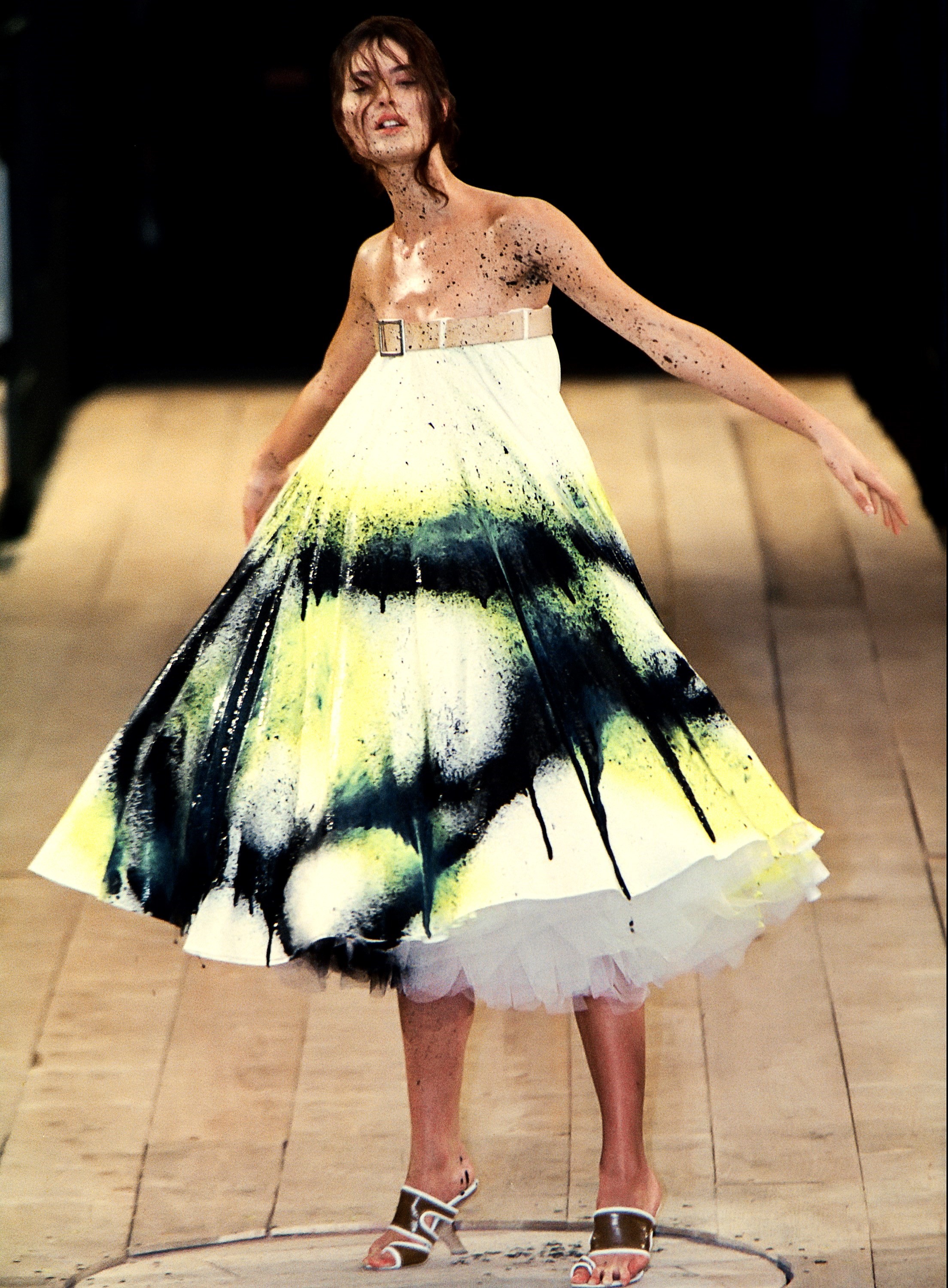Runway Shalom Harlow: How She Changed the Fashion Modeling Game