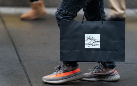 Saks Neiman Marcus: Which Store Is Better for Luxury Shopping?