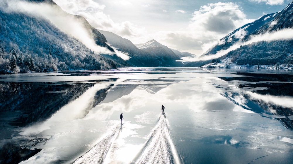 Electric Surfboard Norway Fjords: Coolest Way to Ride the Waters (Best Spots to Explore Revealed)