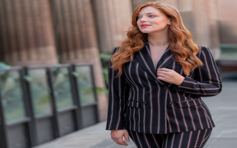 Safety Pin Dress: How to Style It (Easy Outfit Ideas!)