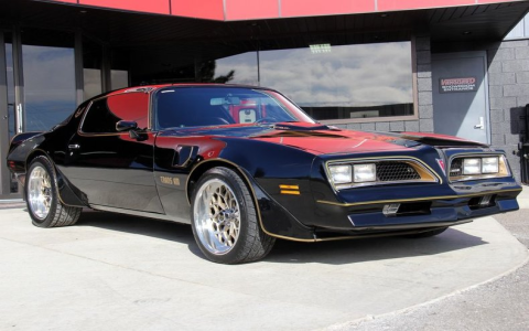 1977 Pontiac Trans Am: Prices, Specs, and Buyers Tips!