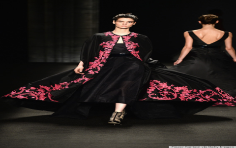 Breaking Monique Lhuillier News:See the Latest Designs!