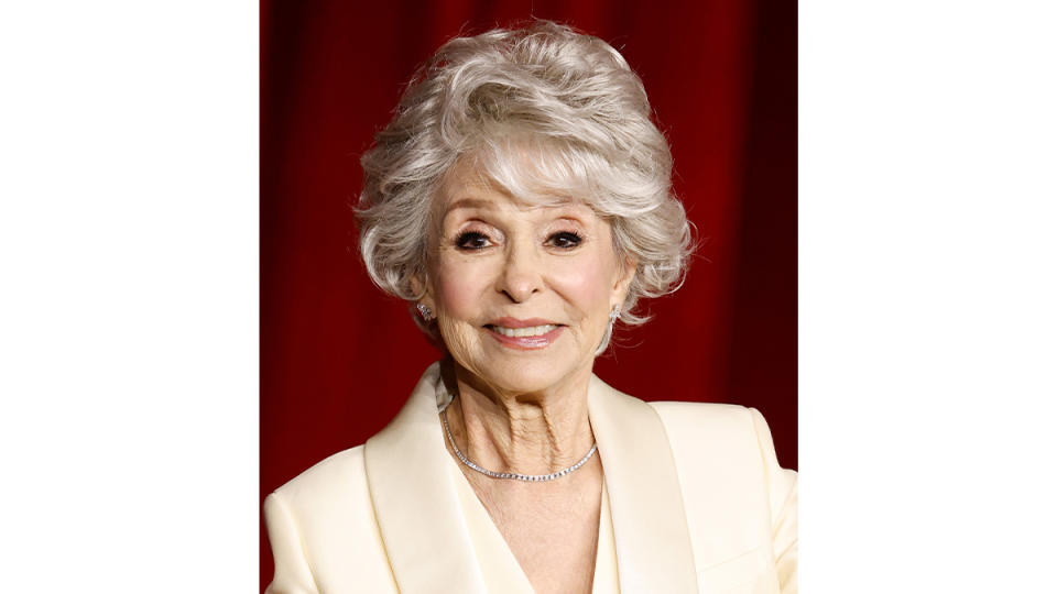 White Hair, Dont Care: See Older Actresses Rocking Their Gorgeous Gray Locks!