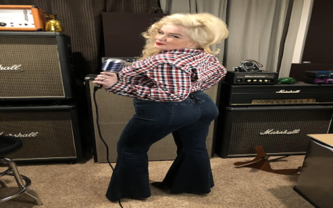 Find Dolly Parton Pictures Here – From Vintage to Now.