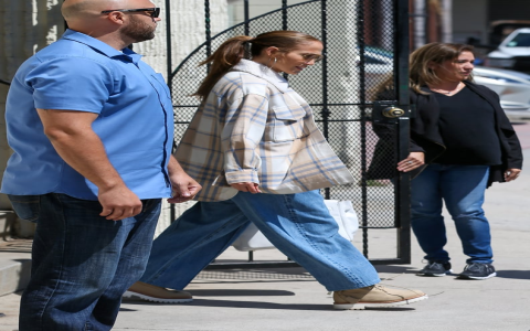 Jennifer Lopezs Denim Style: Copy J.Los Best Looks,tips and tricks.