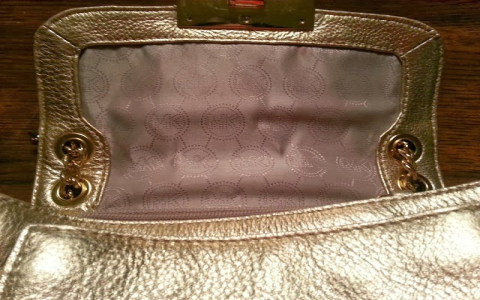 Real Michael Kors Bag vs Fake: Easy Ways to Spot the Difference!
