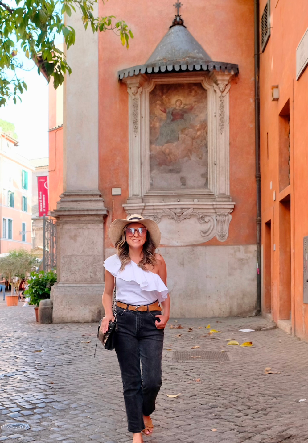 Rome Street Fashion Guide: Pack the Right Clothes for Italy Trip.