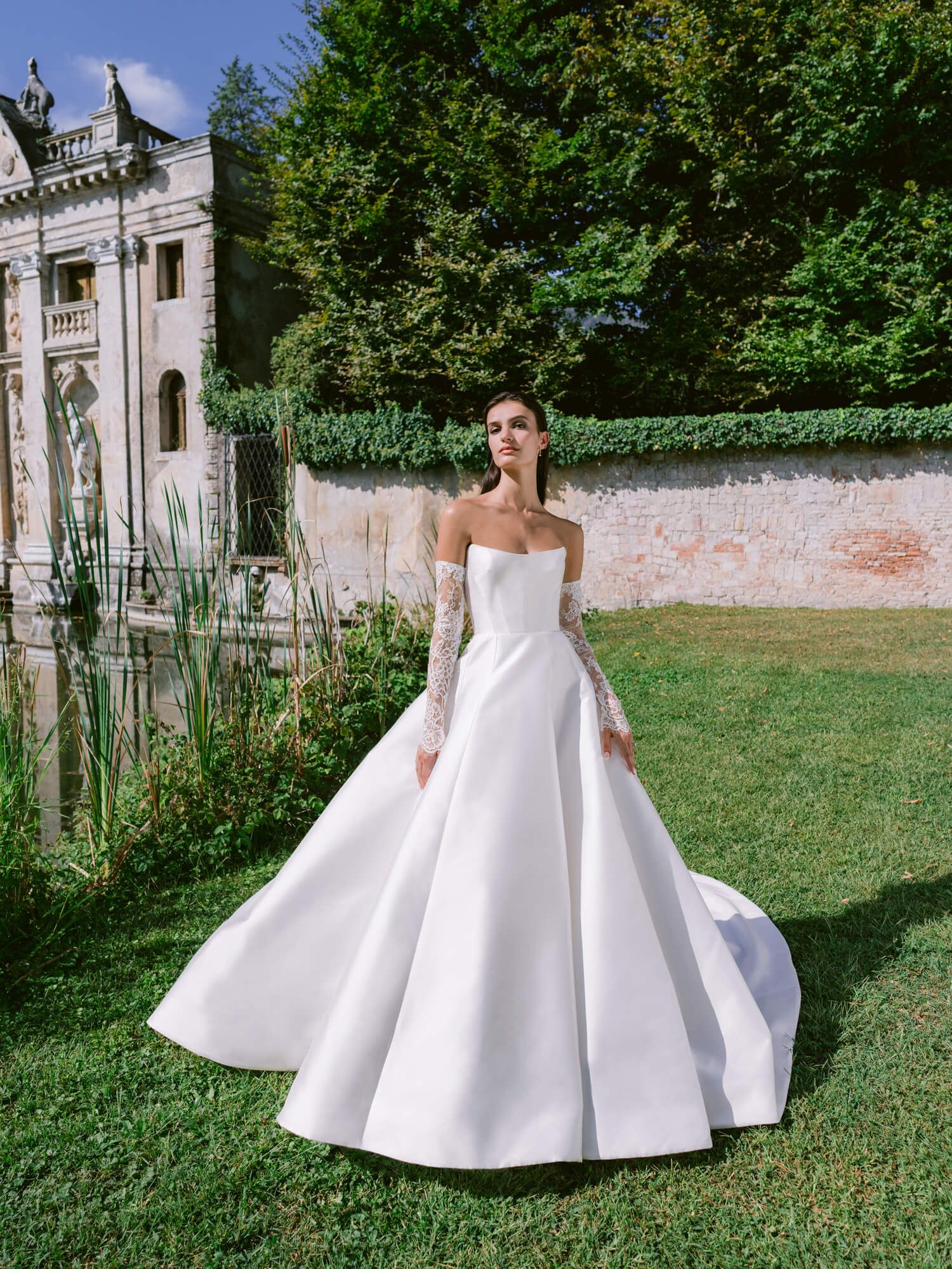 Breaking Monique Lhuillier News:See the Latest Designs!