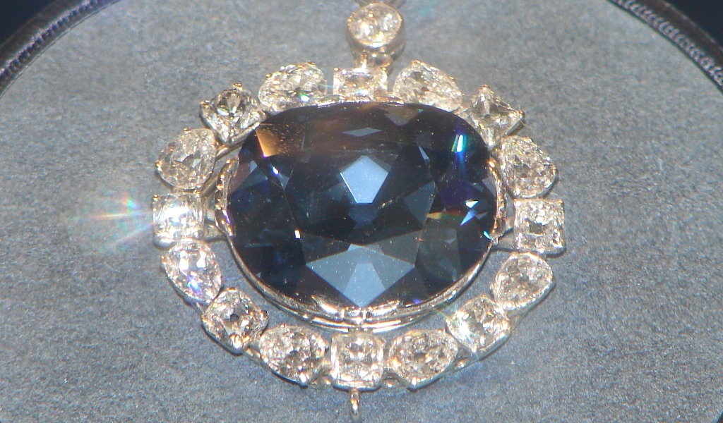 Whats the Most Expensive Necklace? Check This Record-Breaking Bling.