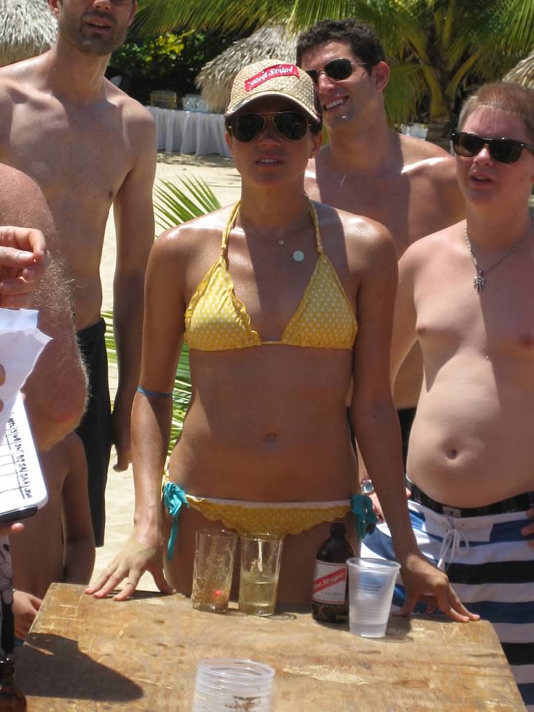 Unseen Meghan Markle Swimsuit Pics: Her Beach Body Secrets!
