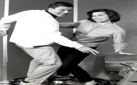 Mary Tyler Moore Green Dress Picture: Find Iconic Photos!