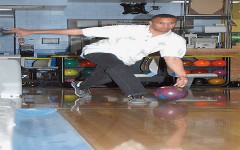 Kingpin Bowling Ball vs [Competitor] (Which One Should You Buy)