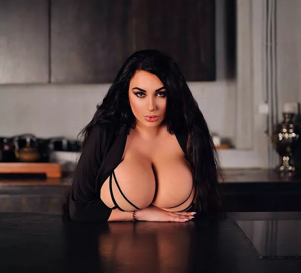 Big Boobies Models: Discover the Sexiest Stars Online Now.