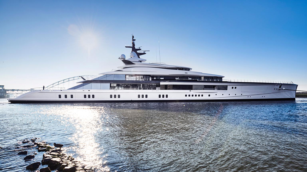 Jerry Jones Yacht: Who Built It? Discover the Story Behind This Awesome Superyacht.