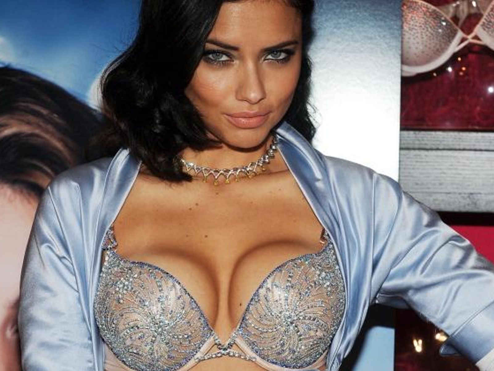Get the Perfect Look: All You Need to Know About Models Breasts