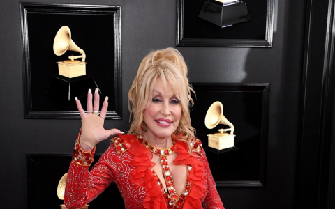 Pictures of Dolly Parton young : Flashback to Her Early Days in Photos!