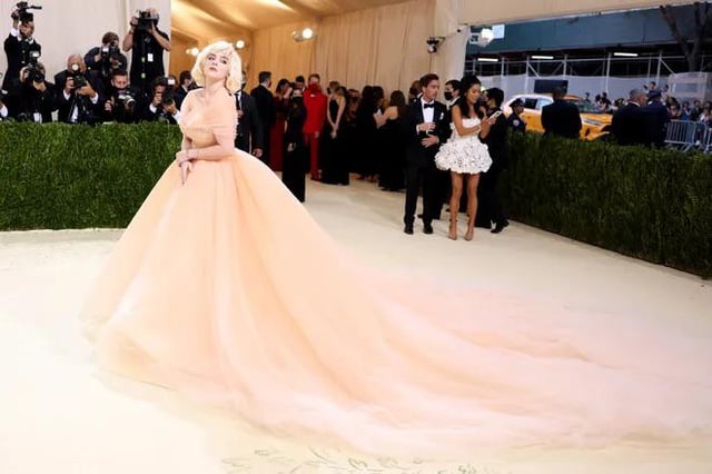 Copy Billie Eilishs Dress Style: Find Affordable Dupes