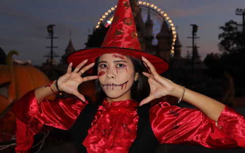 Ariana Grande Costume Ideas: Easy DIY Looks for Halloween!