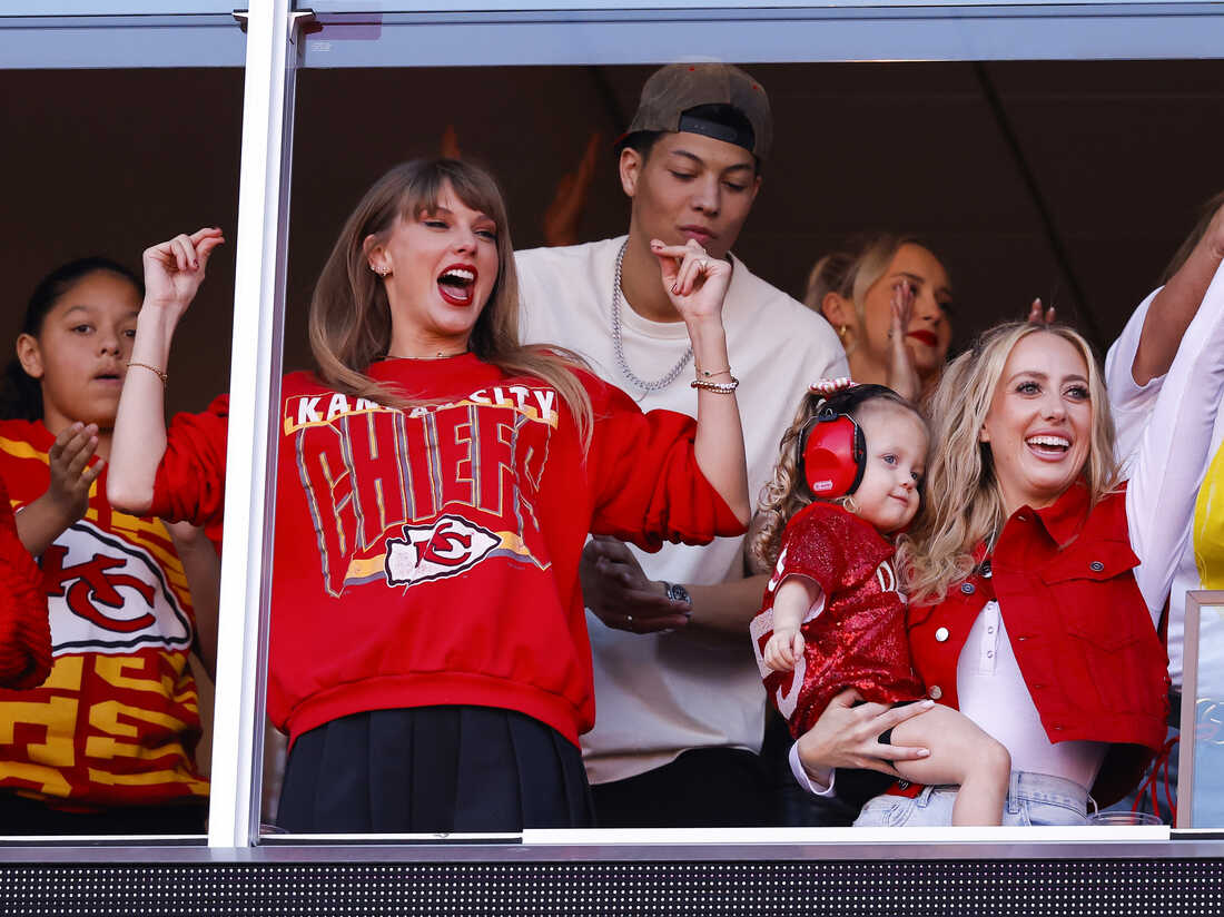 taylor swift in kansas city: What Did She Do While Visiting?