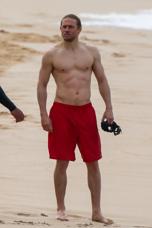 Find the best ben affleck no shirt beach photos here.