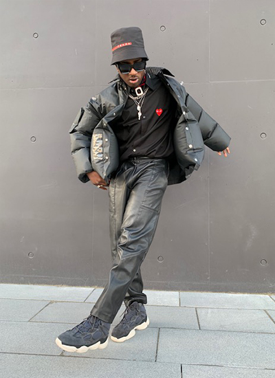 What clothes match the Yeezy style? Find the perfect look with these simple tips.