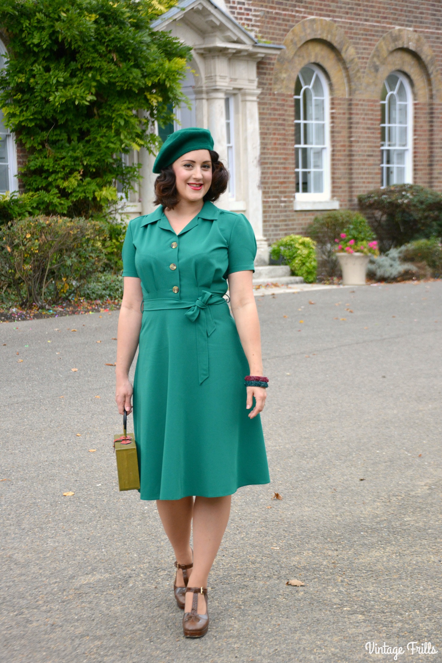 Shop the 2016 Fashion Style: Find Retro & Vintage Pieces.
